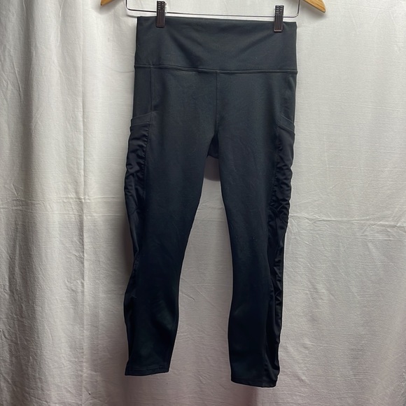 Fabletics Mesh panel Powerhold legging Capri  - Medium - Picture 2 of 7